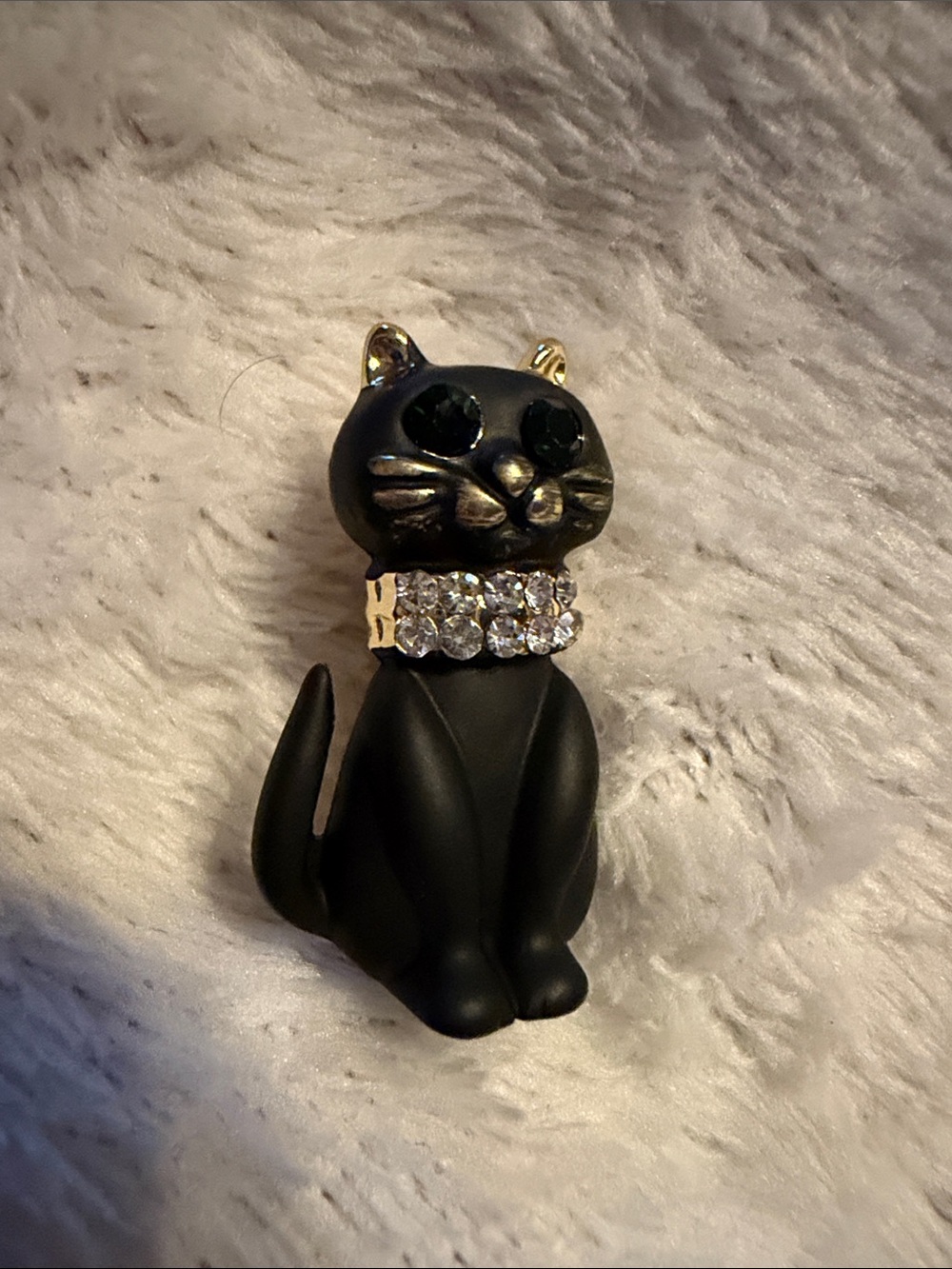Black Crystal-Collar Cat Broach with Crystal Green Eyes